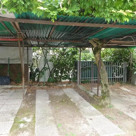 Quiet With Garden Apartman