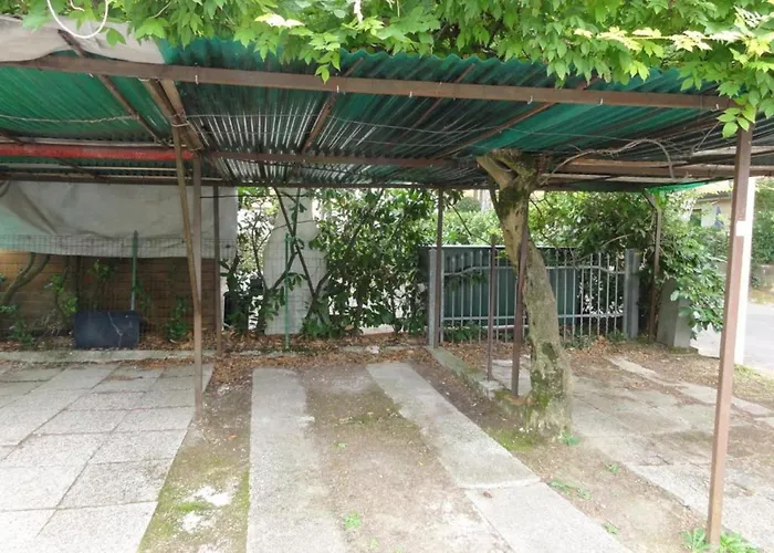 Quiet With Garden Апартаменты